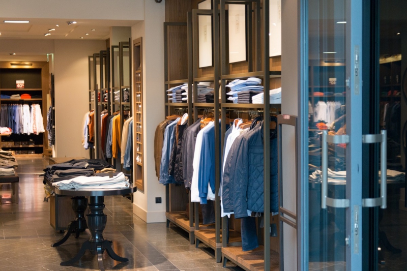 magasin-PUGET THENIERS-min_shop_clothes_clothing_shopping_mall_shopping_kielce_crown_poland-862477